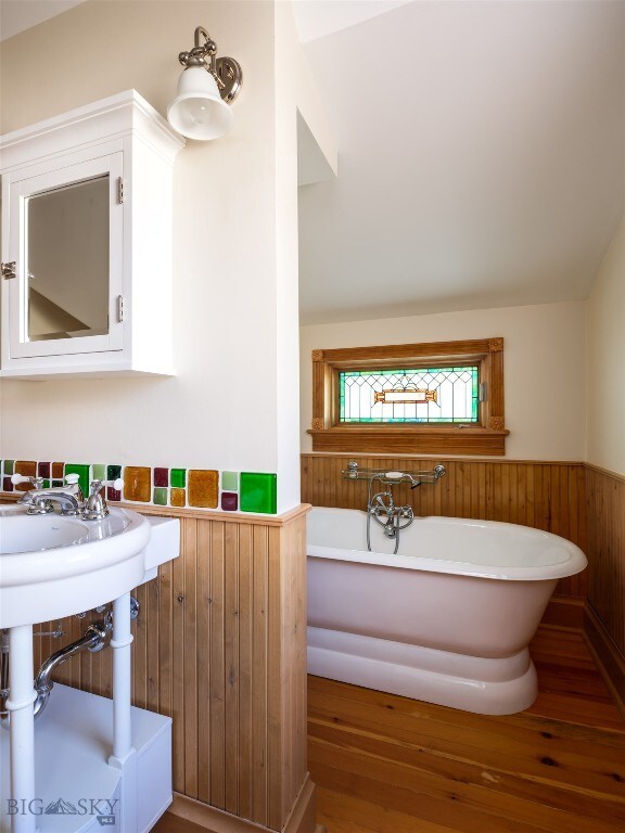 bathroom with a washtub