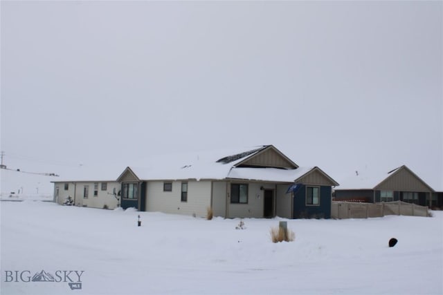 view of front of property