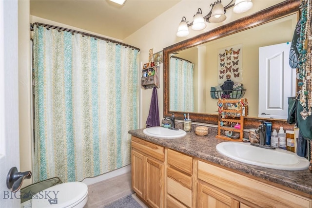 bathroom featuring a shower with shower curtain, vanity, and toilet