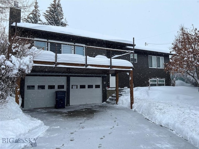 view of front of property featuring a garage