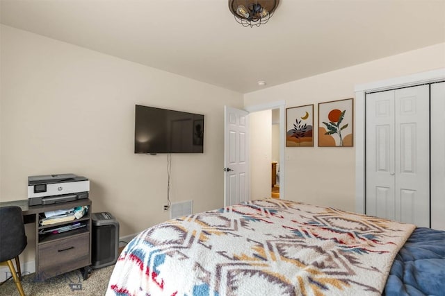 bedroom with carpet flooring and a closet