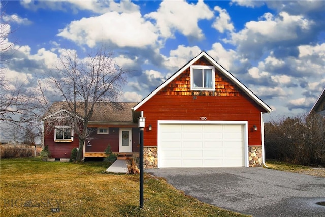 view of front facade with a garage and a front yard