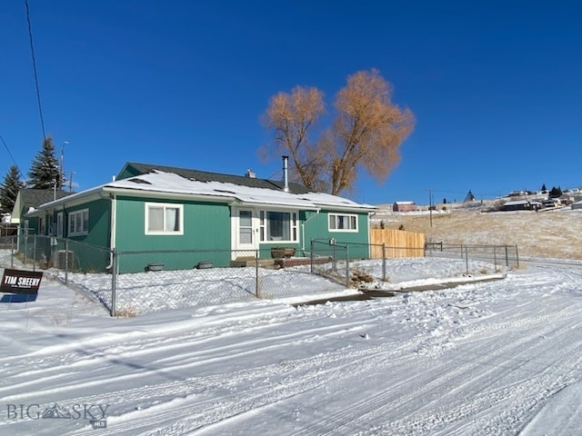 view of front of property