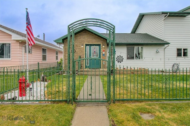 view of front of house featuring a front yard