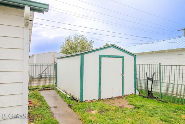 view of outdoor structure with a yard