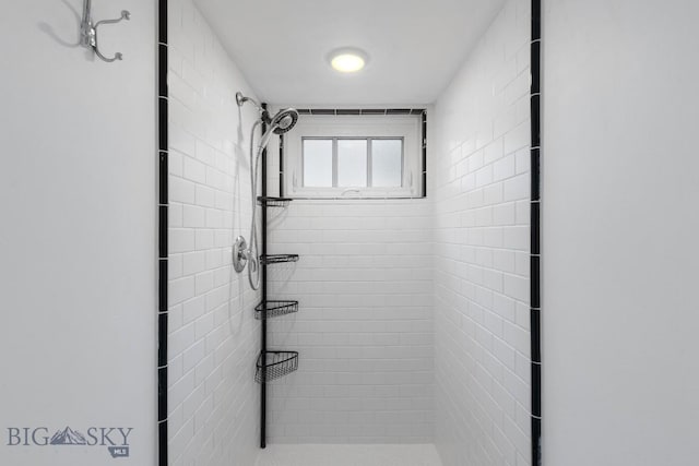 bathroom featuring tiled shower