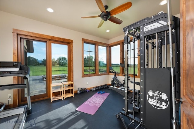 workout room with ceiling fan, baseboards, and recessed lighting