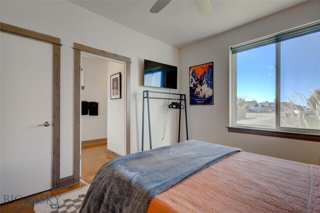 bedroom with ceiling fan