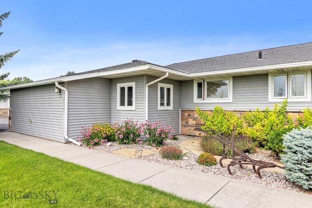 view of front of house with a front yard