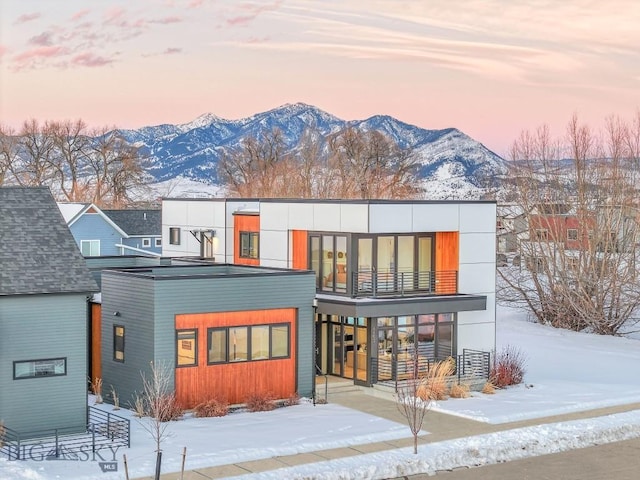 view of front facade featuring a mountain view