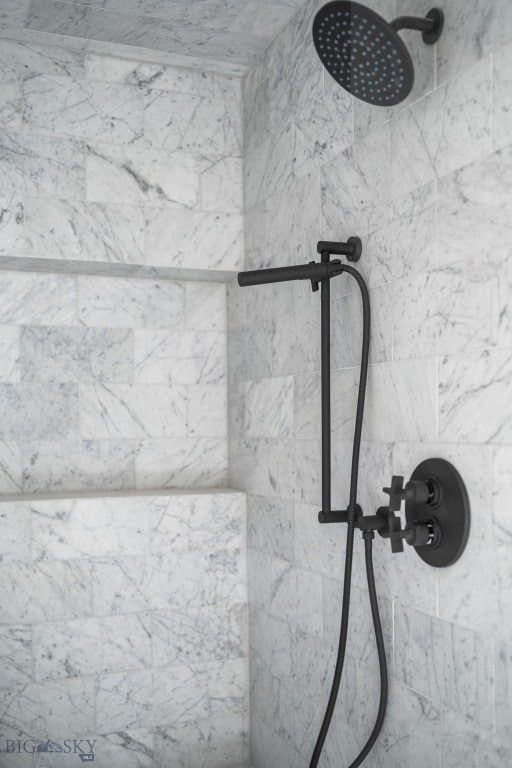 room details featuring a tile shower