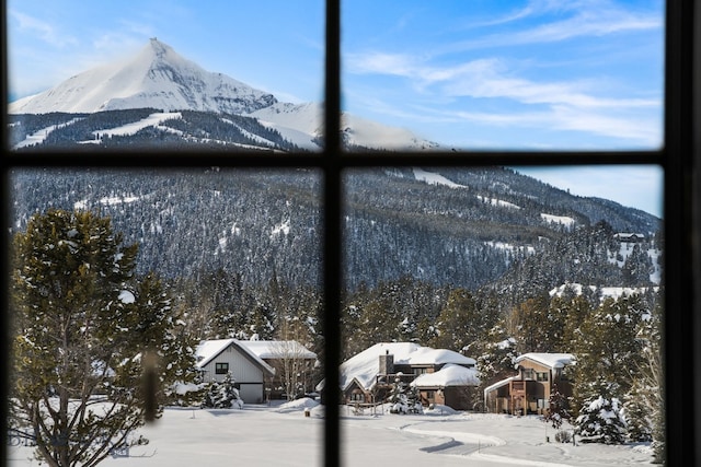 exterior details featuring a mountain view