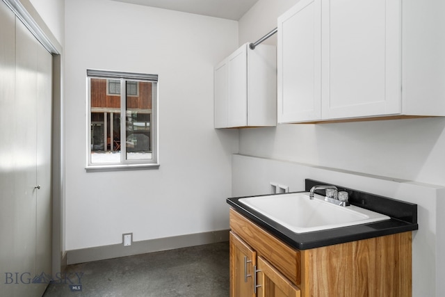 laundry room with washer hookup, cabinets, plenty of natural light, and sink