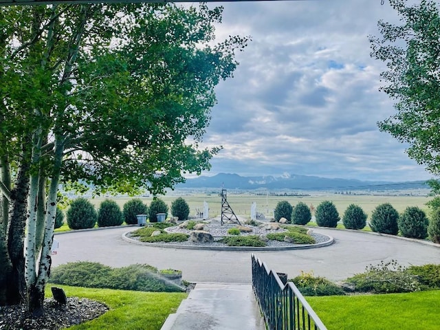 view of home's community featuring a mountain view