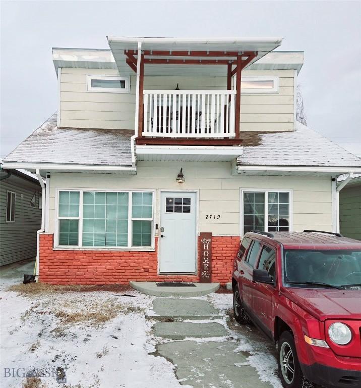 view of front of property with a balcony