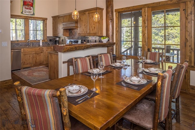 dining area featuring sink and dark hardwood / wood-style floors