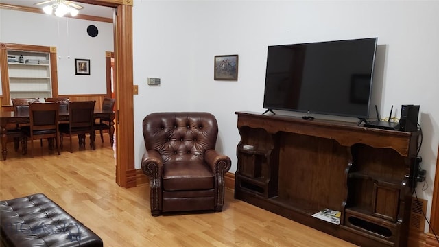 living area featuring hardwood / wood-style flooring and ceiling fan