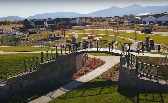 view of home's community featuring a mountain view and a yard