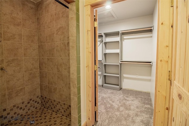 bathroom featuring a tile shower