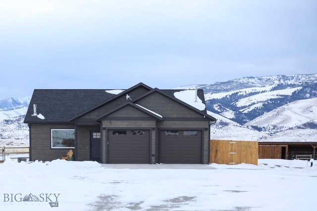 view of front of property featuring a mountain view