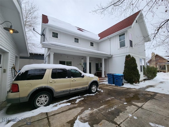 view of front facade featuring a porch