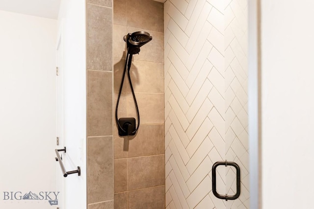 details featuring a tile shower