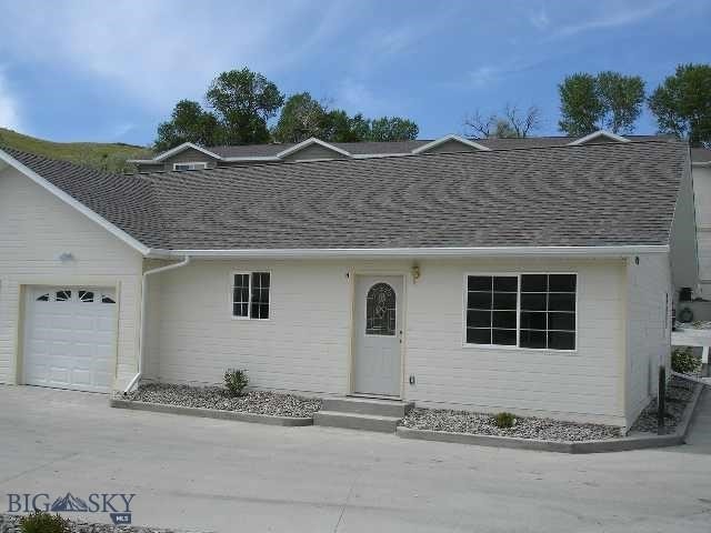 ranch-style house featuring a garage