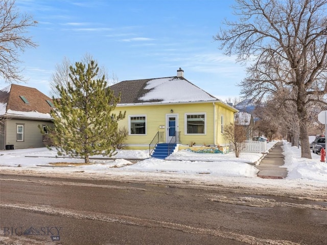 view of front of property