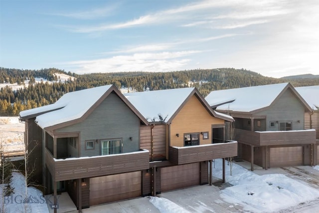 view of front of property featuring a garage and a mountain view