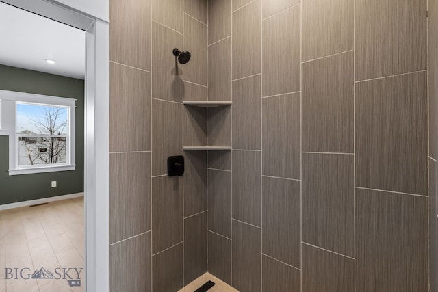 bathroom featuring tiled shower