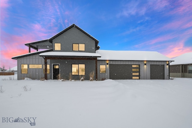 view of front facade featuring a garage