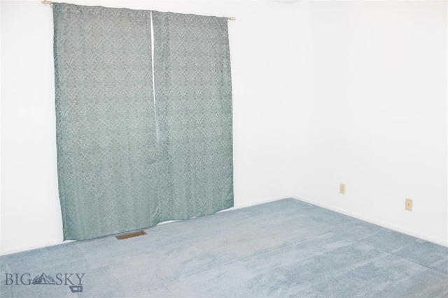spare room featuring carpet