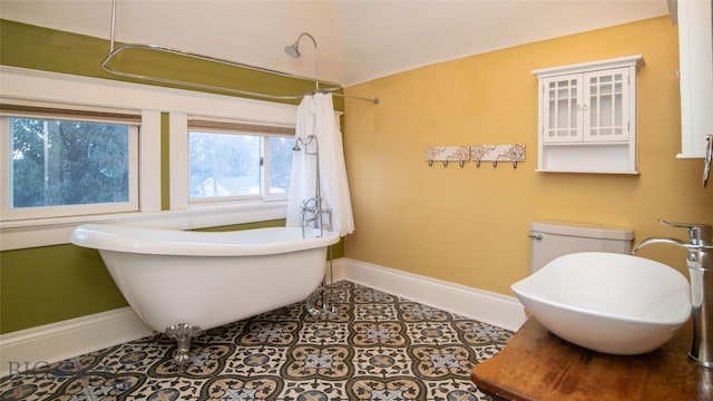 bathroom featuring sink, a bathtub, tile patterned floors, and toilet