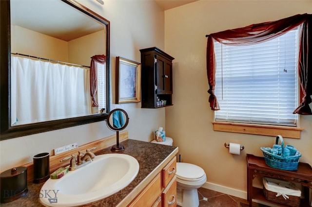 bathroom featuring tile patterned flooring, toilet, vanity, baseboards, and a shower with curtain