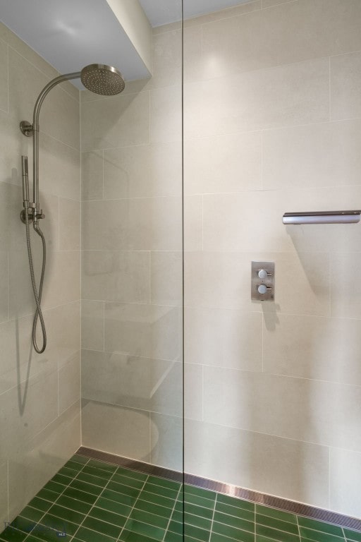 217 W Beall St Unit B, Bozeman, MT 59715 - full bathroom featuring tiled shower