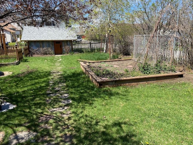 view of yard featuring a storage shed