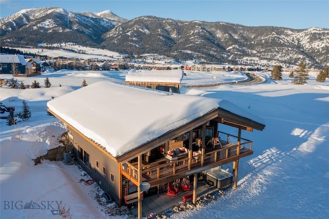 snowy aerial view featuring a mountain view