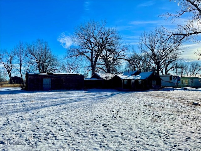 view of yard layered in snow