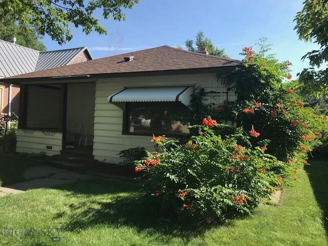 324 N 5th St, Livingston, MT 59047 - back of house with a lawn