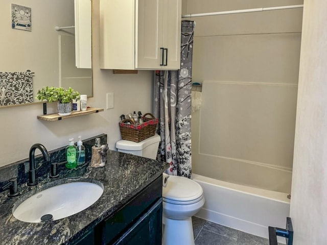 full bathroom with shower / bath combo with shower curtain, vanity, and toilet