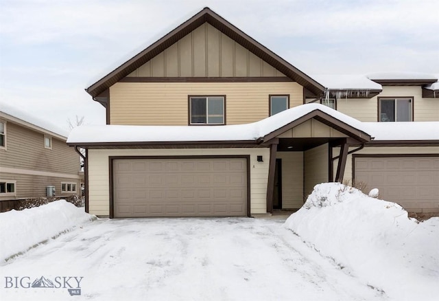 view of front facade with a garage