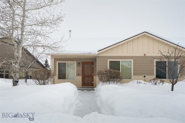 view of front of property featuring board and batten siding