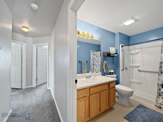 bathroom featuring toilet, a shower with shower curtain, vanity, and baseboards