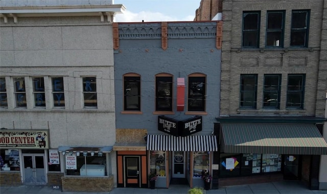 view of building exterior