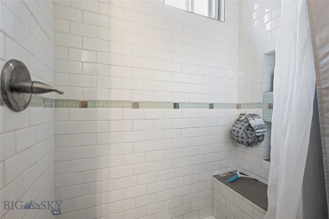 full bath with tiled shower