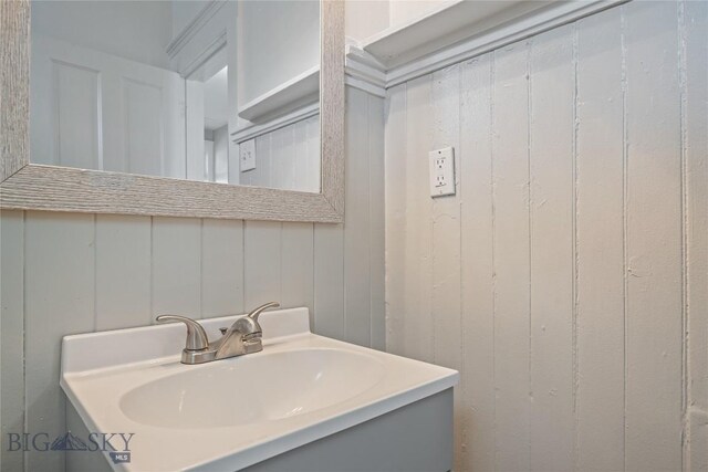 bathroom featuring a sink