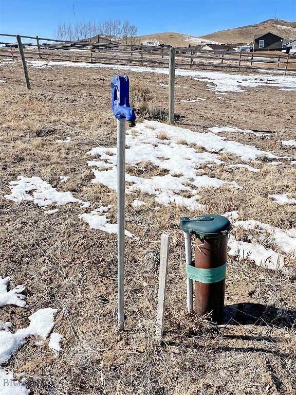 160 Expedition Dr, Dillon, MT 59725 - details featuring fence