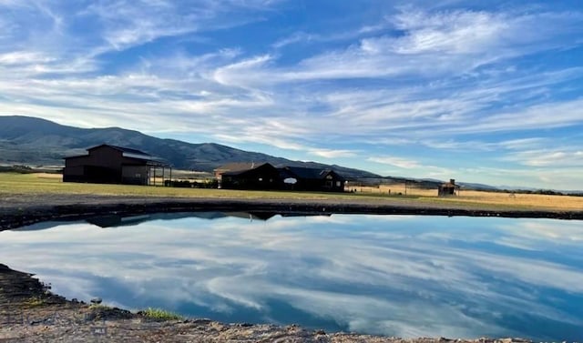 water view featuring a mountain view