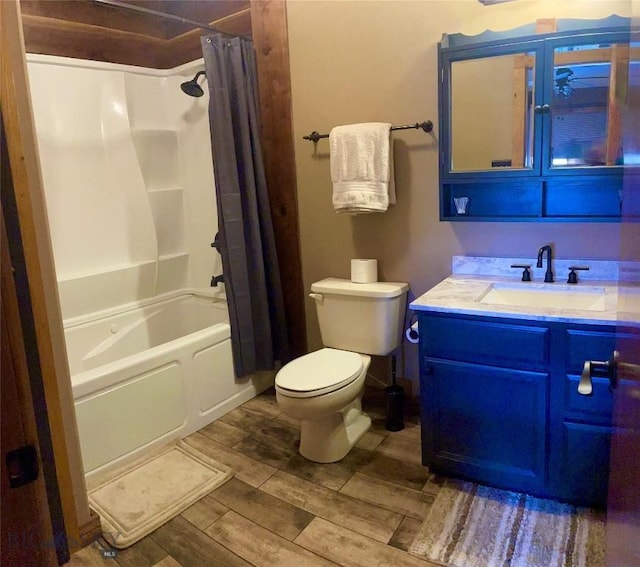 bathroom featuring toilet, wood tiled floor, shower / bath combo with shower curtain, and vanity