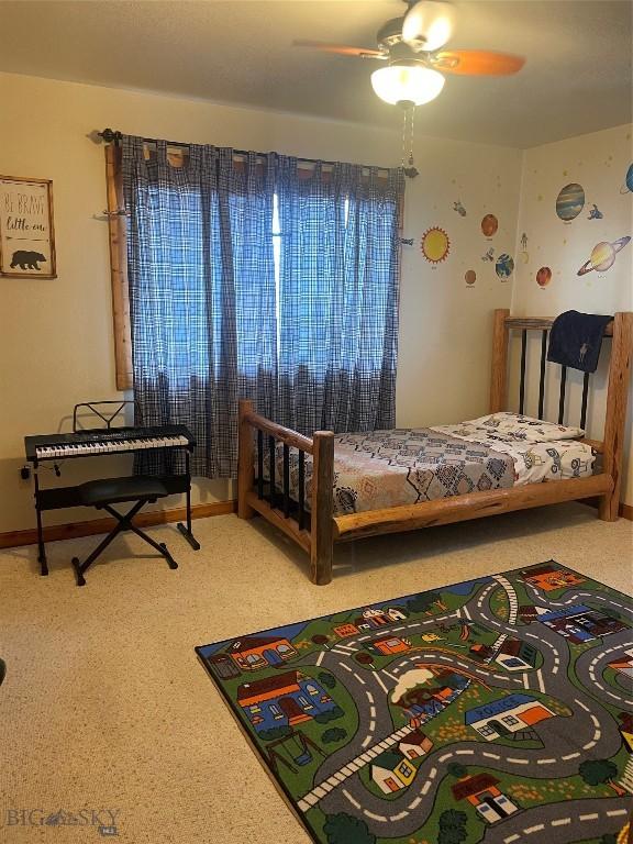 bedroom with baseboards and a ceiling fan